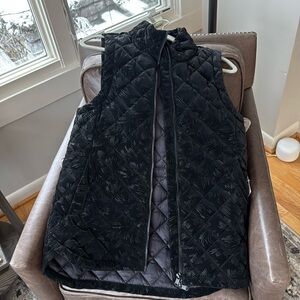 Athleta Featherless Velvet Vest. Medium. Black with silver design. New w/tags